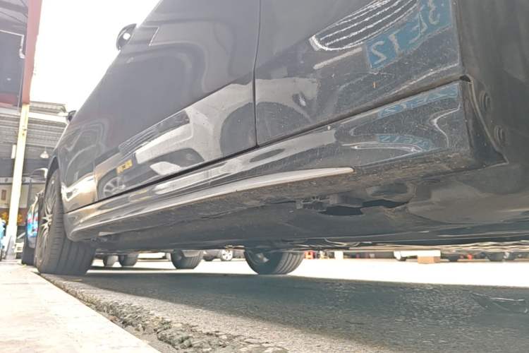 Used Mercedes-Benz C-Class 2024 C 260 L Sport Edition Right Side Sill