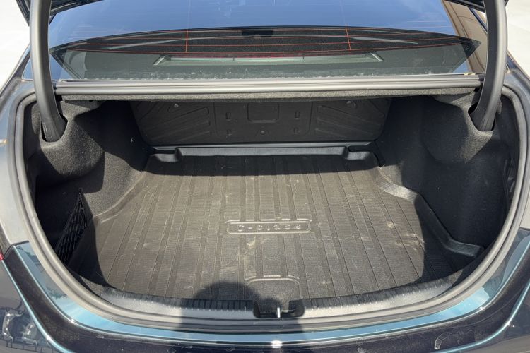 Used Mercedes-Benz C-Class 2024 Second Facelift C 260 L Starry Night Sport Edition Trunk