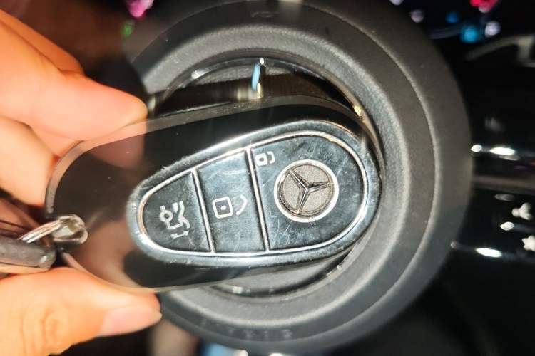 Used Mercedes-Benz C-Class 2024 Second Facelift C 260 L Sport Edition Vehicle Key