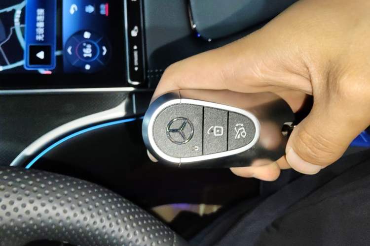 Used Mercedes-Benz C-Class 2024 Second Facelift C 260 L Starry Night Sport Edition Vehicle Key