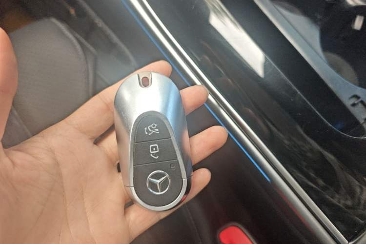 Used Mercedes-Benz C-Class 2024 Restyled C 260 L Sport Edition Vehicle Key