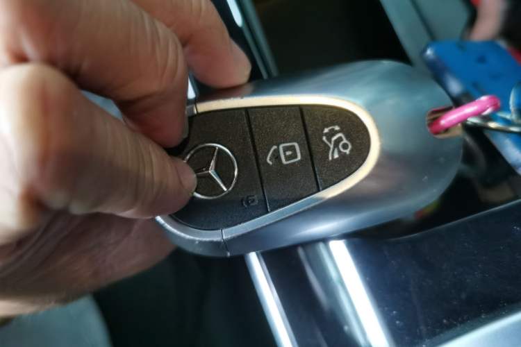 Used Mercedes-Benz C-Class 2024 Second Facelift C 260 L Starry Night Sport Edition Vehicle Key