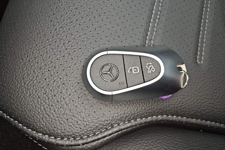 Used Mercedes-Benz C-Class 2024 Facelift C 260 L Night Edition Sport Version Vehicle Key