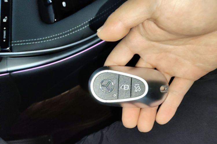 Used Mercedes-Benz C-Class 2024 Second Facelift C 260 L Starry Night Sport Edition Vehicle Key