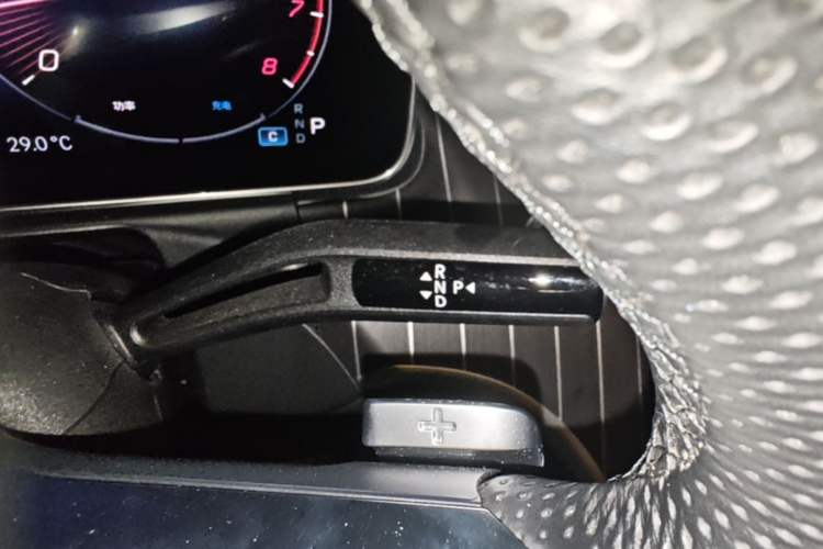 Used Mercedes-Benz C-Class 2024 Facelift C 260 L Night Edition Sport Version Gear Lever