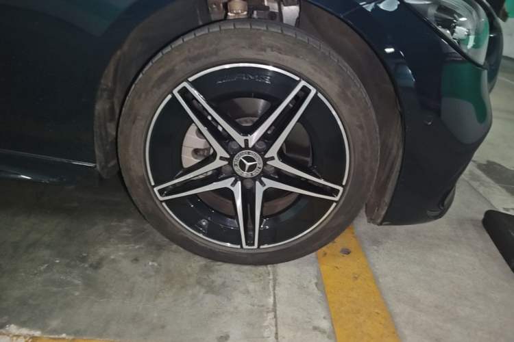 Used Mercedes-Benz C-Class 2024 Facelift C 260 L Night Edition Sport Version Right Front Wheel Hub