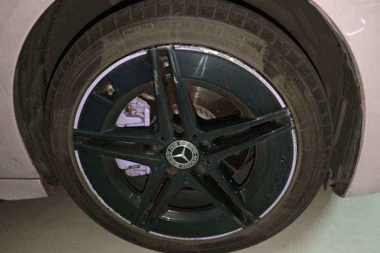Used Mercedes-Benz C-Class 2024 C 260 L Brilliant Night Sports Edition Right Front Wheel Hub