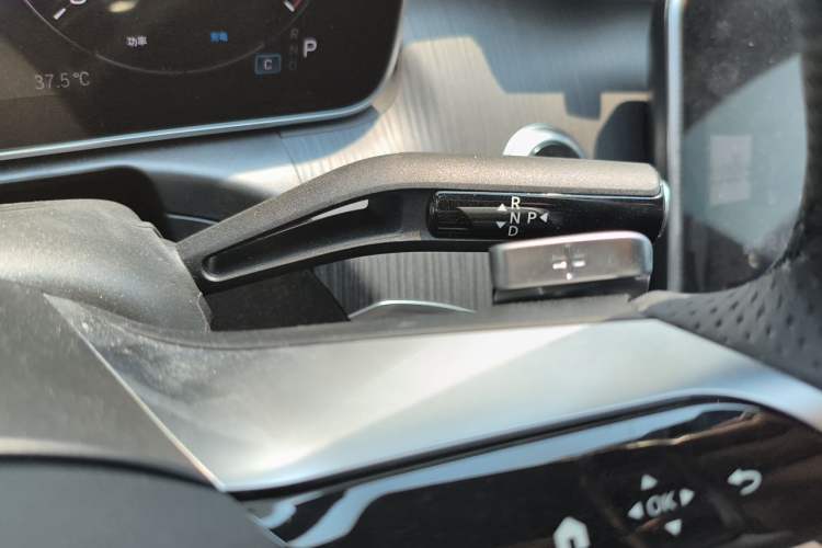 Used Mercedes-Benz C-Class 2024 Restyled C 200 L Sport Edition Gear Lever