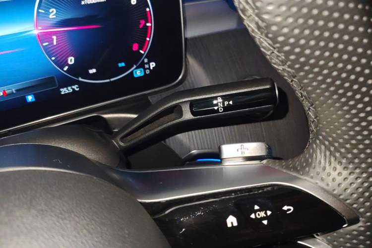 Used Mercedes-Benz C-Class 2024 Facelift C 260 L Night Edition Sport Version Gear Lever