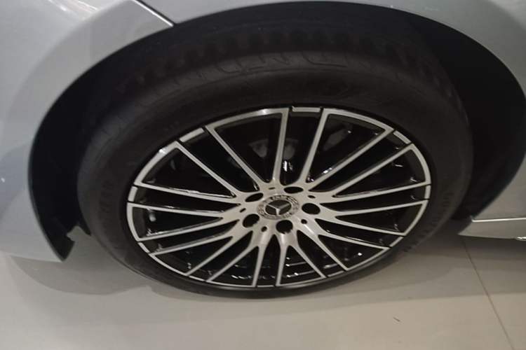 Used Mercedes-Benz C-Class 2024 Restyled C 260 L Sport Edition Left Front Wheel Hub