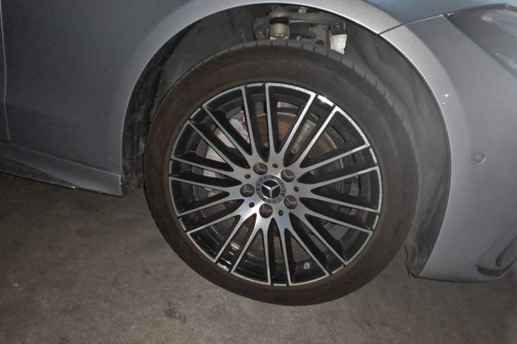 Used Mercedes-Benz C-Class 2024 Restyled C 260 L Sport Edition Right Front Wheel Hub