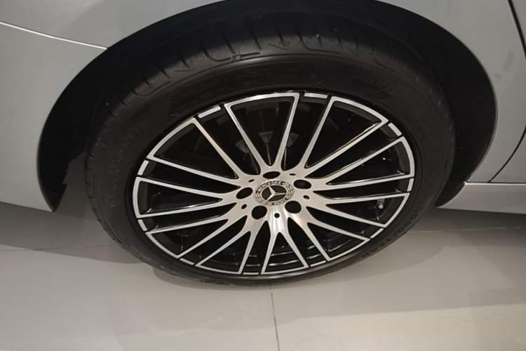 Used Mercedes-Benz C-Class 2024 Restyled C 260 L Sport Edition Right Rear Wheel Hub