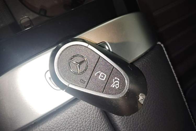 Used Mercedes-Benz C-Class 2024 Restyled C 260 L Sport Edition Vehicle Key