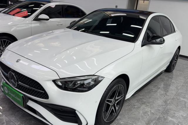 Mercedes-Benz C-Class 2024 Facelifted C-Class 260 L Night Edition Sports Version usado