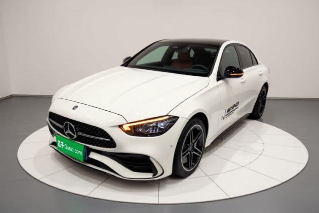 Mercedes-Benz C-Class 2024 Facelifted C-Class 260 L Night Edition Sports Version usado