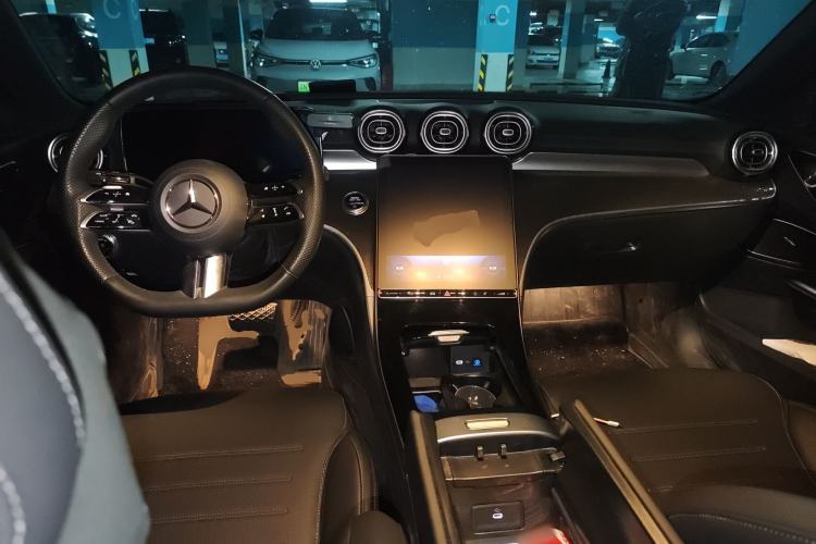 Used Mercedes-Benz C-Class 2024 Facelift C 260 L Center Console