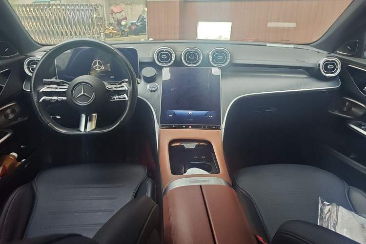 Used Mercedes-Benz C-Class 2024 C 260 L Brilliant Night Sports Edition Center Console