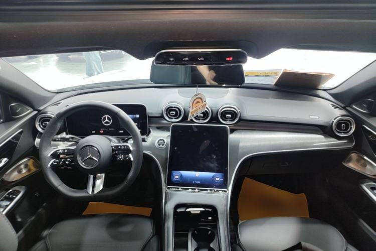 Used Mercedes-Benz C-Class 2024 Facelifted C-Class 260 L Night Edition Sports Version Center Console