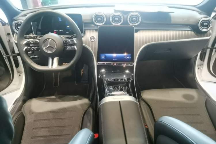 Used Mercedes-Benz C-Class 2024 Facelifted C-Class 260 L Night Edition Sports Version Center Console