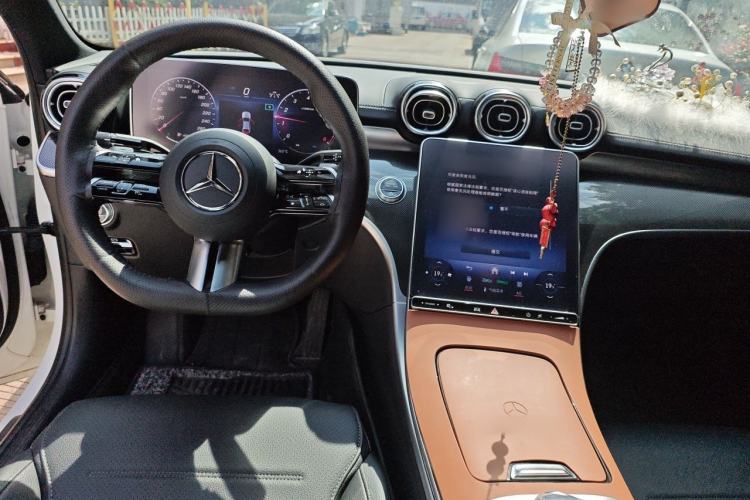 Used Mercedes-Benz C-Class 2024 Second Facelift C 260 L Center Console