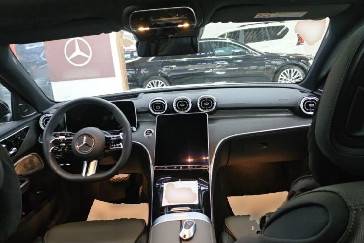 Used Mercedes-Benz C-Class 2024 Second Facelift C 260 L 4MATIC Sport Edition Center Console