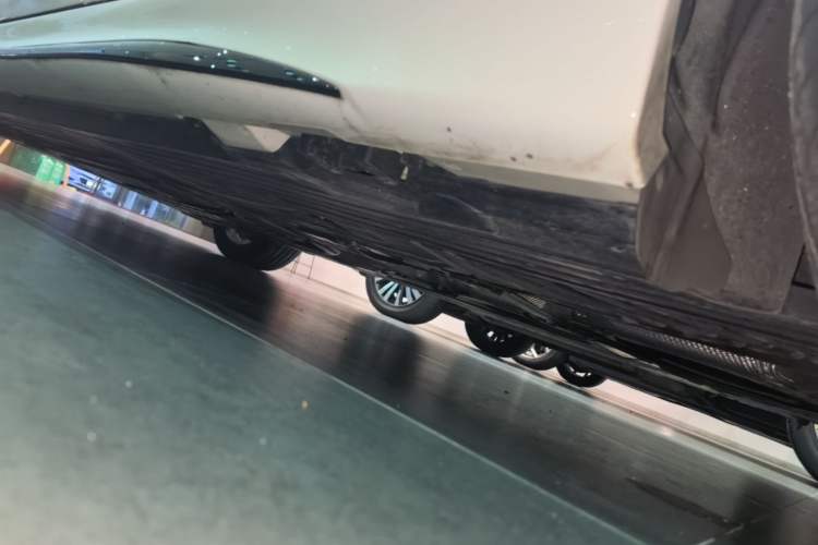 Used Mercedes-Benz C-Class 2024 Facelifted C-Class 260 L Night Edition Sports Version Chassis Rear Left
