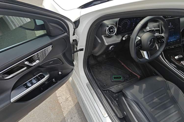 Used Mercedes-Benz C-Class 2024 Restyled C 260 L Sport Edition Driver Seat