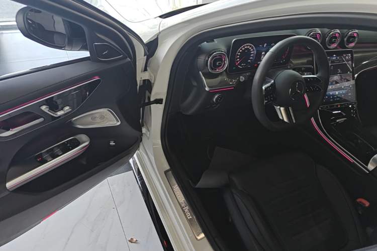 Used Mercedes-Benz C-Class 2024 Second Facelift C 260 L Starry Night Sport Edition Driver Seat