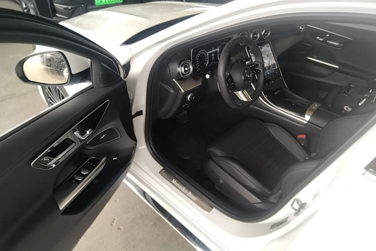 Used Mercedes-Benz C-Class 2024 Restyled C 260 L Sport Edition Driver Seat