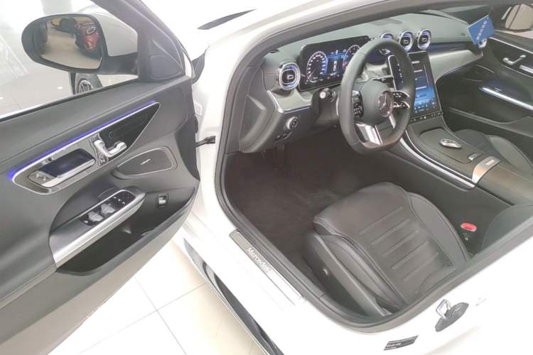 Used Mercedes-Benz C-Class 2024 Restyled C 260 L Sport Edition Driver Seat