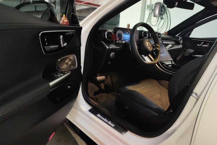 Used Mercedes-Benz C-Class 2024 Facelifted C-Class 260 L Night Edition Sports Version Driver Seat