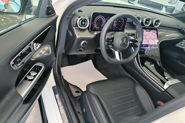 Used Mercedes-Benz C-Class 2024 Second Facelift C 260 L Starry Night Sport Edition Driver Seat