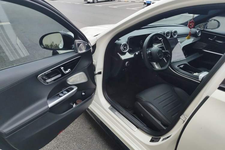 Used Mercedes-Benz C-Class 2024 Facelifted C-Class 260 L Night Edition Sports Version Driver Seat