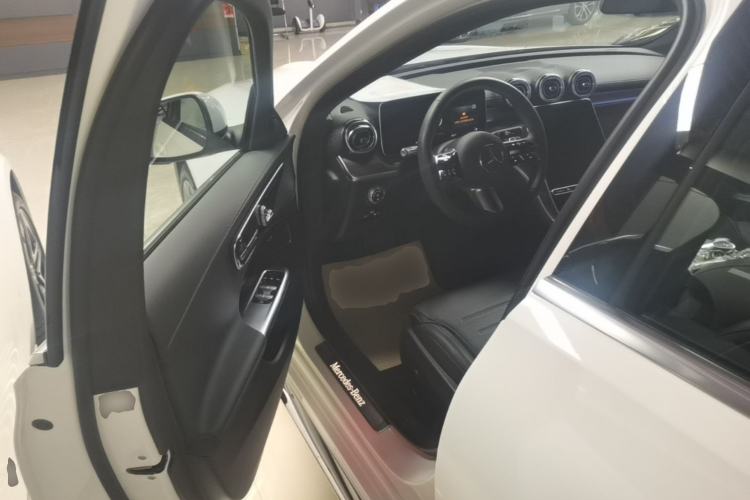 Used Mercedes-Benz C-Class 2024 Restyled C 260 L 4MATIC Sport Edition Driver Seat