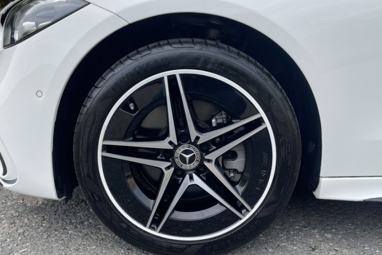 Used Mercedes-Benz C-Class 2024 Facelifted C-Class 260 L Night Edition Sports Version Exterior 3