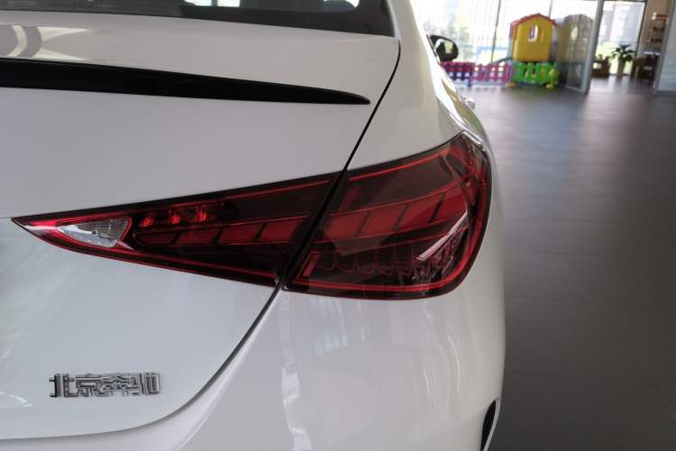 Used Mercedes-Benz C-Class 2024 Facelifted C-Class 260 L Night Edition Sports Version Exterior 3
