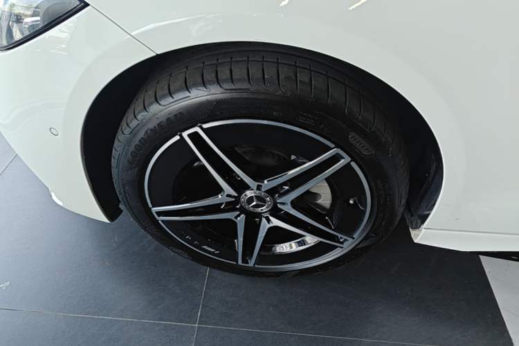Used Mercedes-Benz C-Class 2024 Second Facelift C 260 L Starry Night Sport Edition Exterior 4