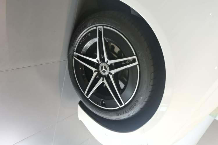 Used Mercedes-Benz C-Class 2024 Facelifted C-Class 260 L Night Edition Sports Version Exterior 4