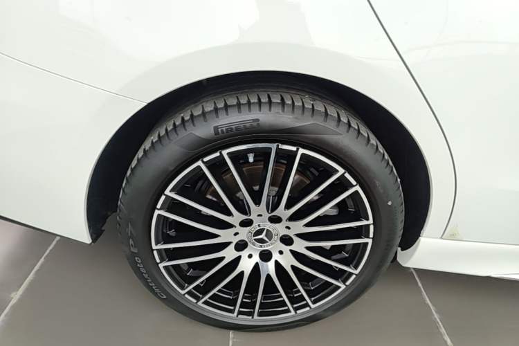Used Mercedes-Benz C-Class 2024 Second Facelift C 260 L Sport Edition Exterior 5