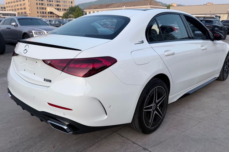 Used Mercedes-Benz C-Class 2024 Facelifted C-Class 260 L Night Edition Sports Version Exterior 5