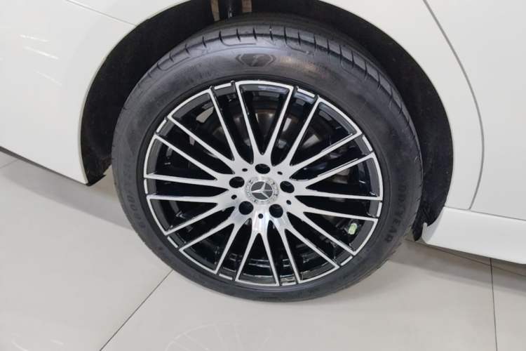 Used Mercedes-Benz C-Class 2024 Second Facelift C 260 L Sport Edition Exterior 5