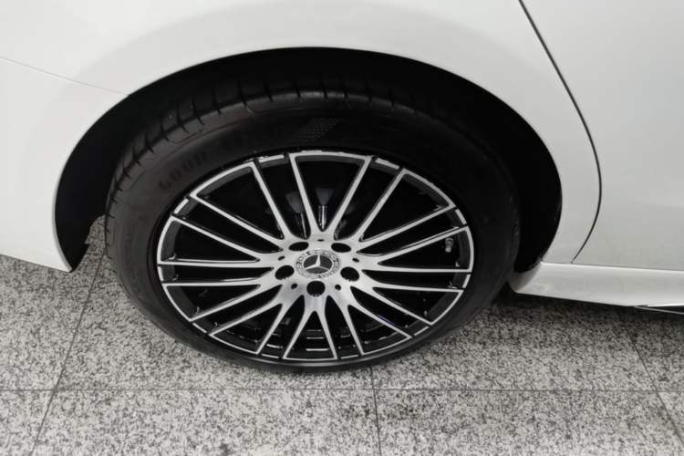 Used Mercedes-Benz C-Class 2024 Restyled C 200 L Sport Edition Exterior 5
