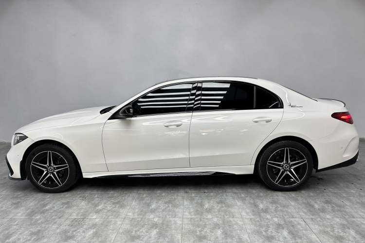 Used Mercedes-Benz C-Class 2024 Facelifted C-Class 260 L Night Edition Sports Version Exterior 5