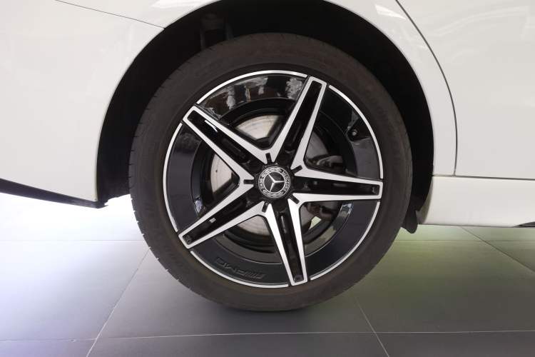 Used Mercedes-Benz C-Class 2024 Facelifted C-Class 260 L Night Edition Sports Version Exterior 5