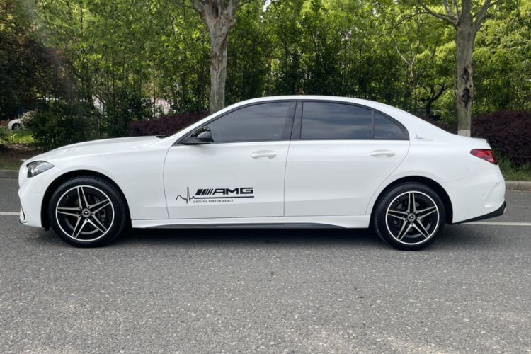 Used Mercedes-Benz C-Class 2024 Facelifted C-Class 260 L Night Edition Sports Version Exterior 6