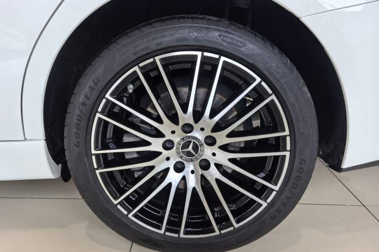 Used Mercedes-Benz C-Class 2024 Second Facelift C 260 L Sport Edition Exterior 7