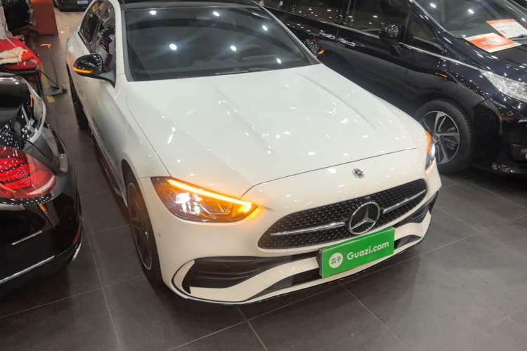 Used Mercedes-Benz C-Class 2024 Facelifted C-Class 260 L Night Edition Sports Version Front Right 45 Deg