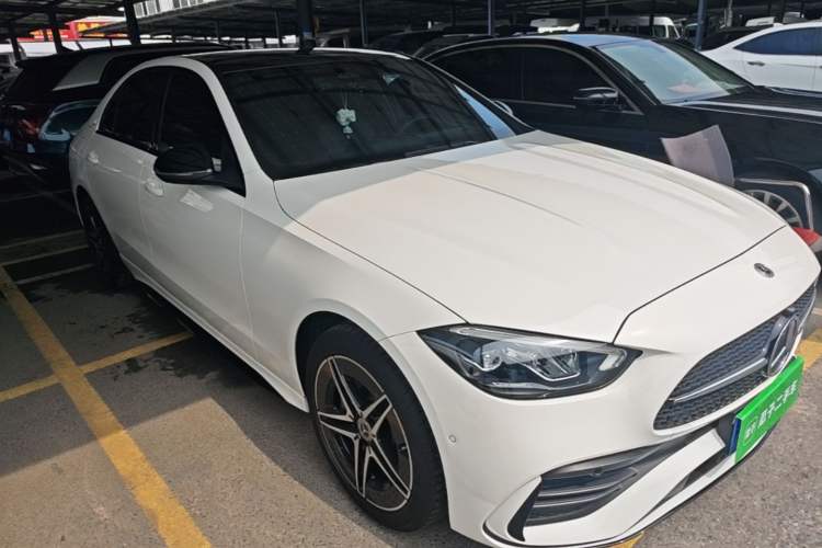Used Mercedes-Benz C-Class 2024 Facelifted C-Class 260 L Night Edition Sports Version Front Right 45 Deg