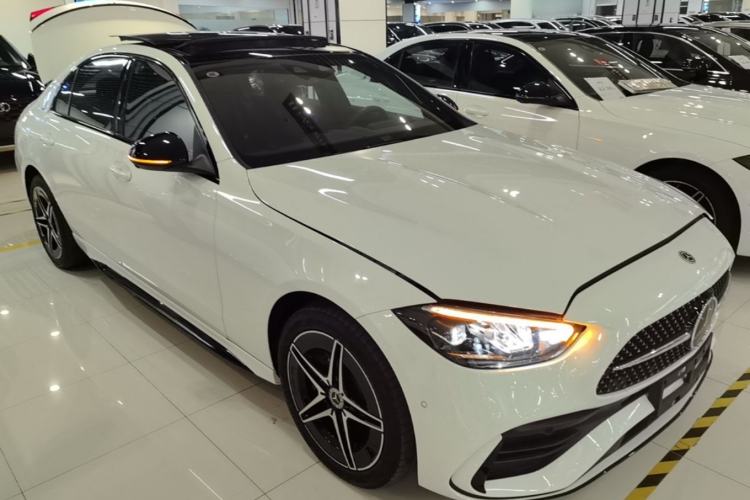 Used Mercedes-Benz C-Class 2024 Facelifted C-Class 260 L Night Edition Sports Version Front Right 45 Deg