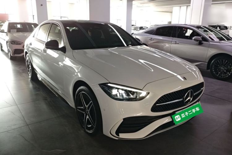 Used Mercedes-Benz C-Class 2024 Facelifted C-Class 260 L Night Edition Sports Version Front Right 45 Deg